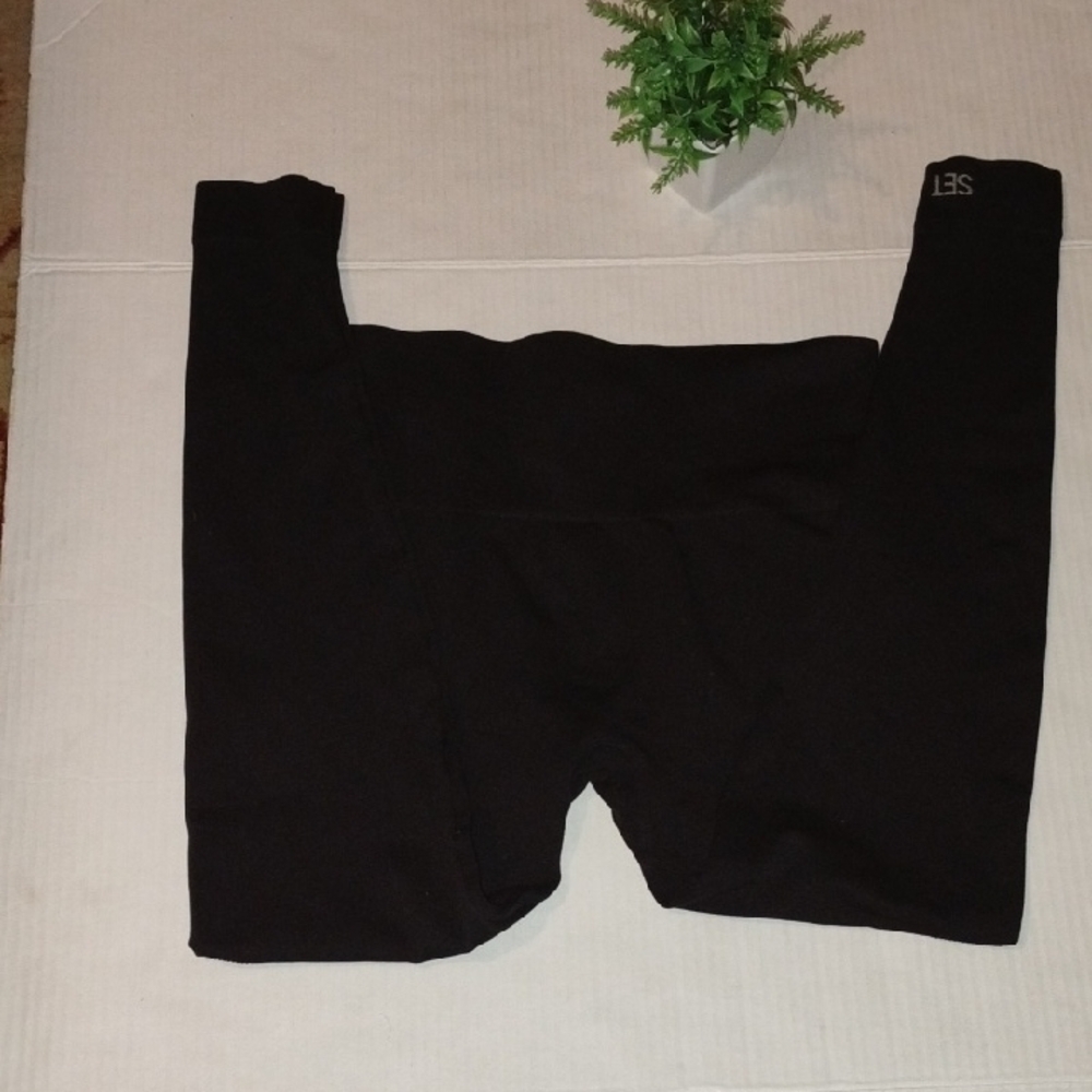SET Active Leggings. Black in color. Women's size Medium.